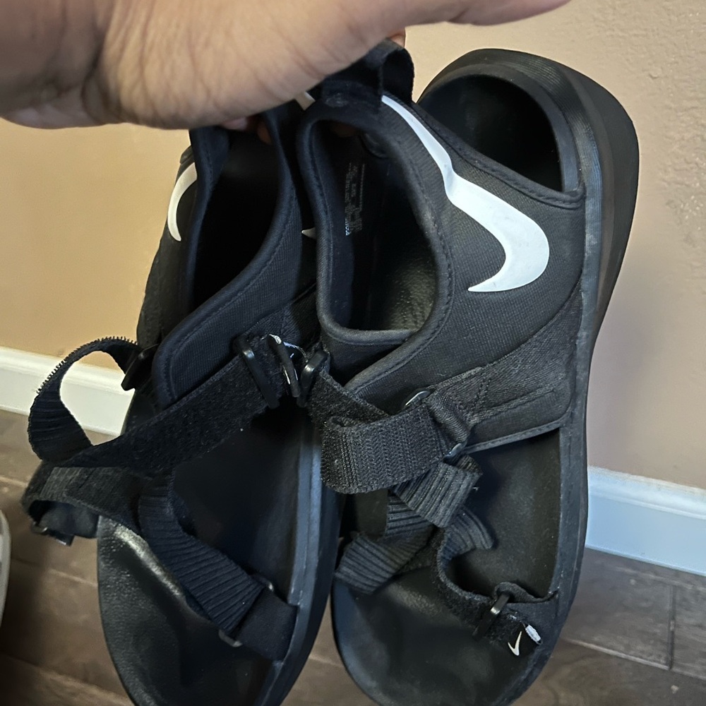 Nike Black Sandals with Sleek Design